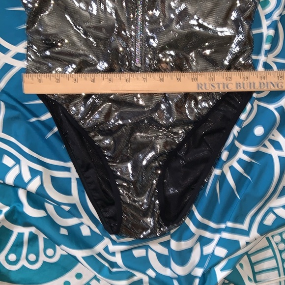 TYRA BANKS RARE silver speedo size 12. Zip front NEW OLD STOCK - Picture 12 of 14